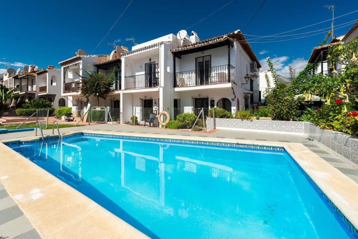Villa Pueblo Andaluz Nerja Exterior foto